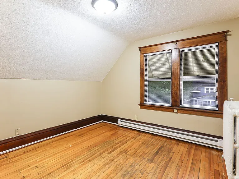 977 Fremont Ave E — Photo 11