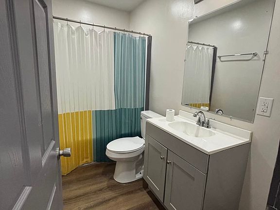 4th image of 822 W 7th St