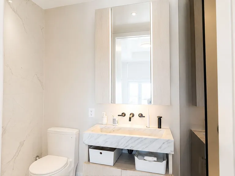 11 Yorkville Ave #6004 — Photo 8