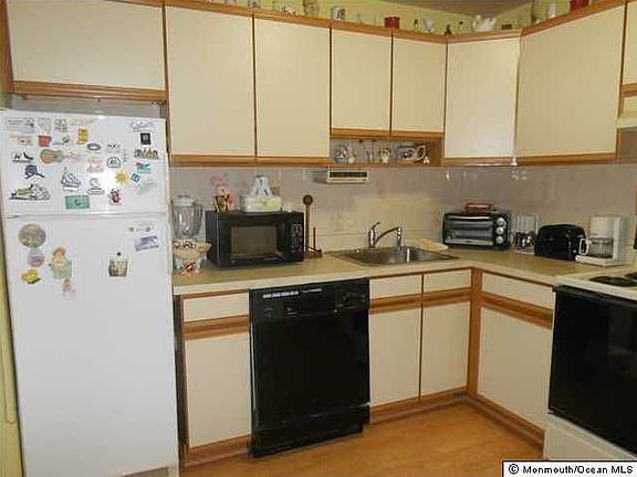2nd image of 92 Pompton Plains Dr