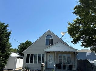 95 E Riviera Drive, Lindenhurst, NY 11757