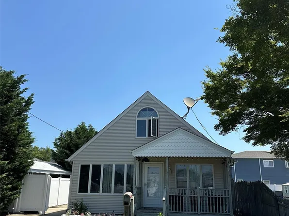 95 E Riviera Drive, Lindenhurst, NY 11757