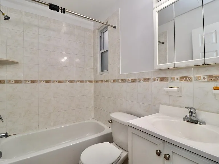 34 Court House Pl #2L — Photo 15