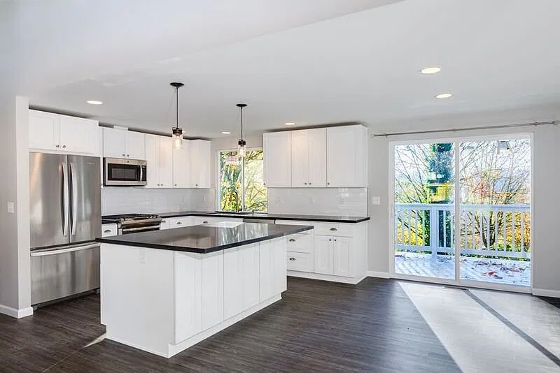 Remodeled 3 Bedroom Kirkland Home — Photo 2