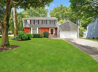 38 Middale Rd, White Plains, NY 10605