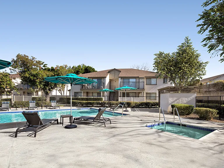 Rosewood Apartments — Photo 6