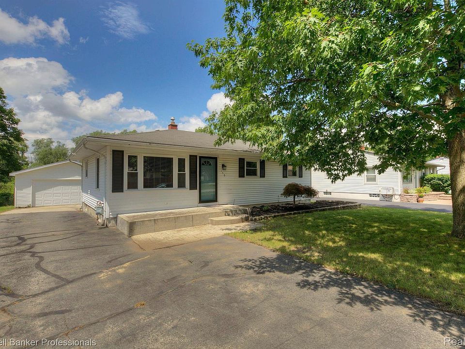 1st image of 150 Clayburn Blvd