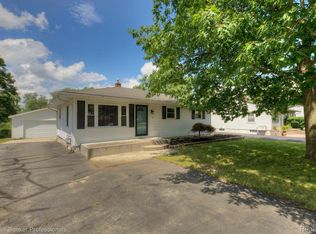 150 Clayburn Blvd, Waterford, MI 48327