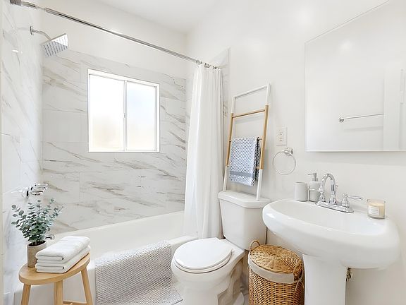 4th image of 507 Loma Dr #205