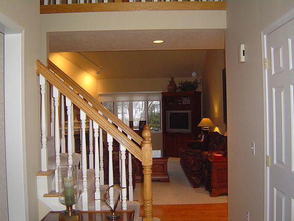 Entryway w/ skylight