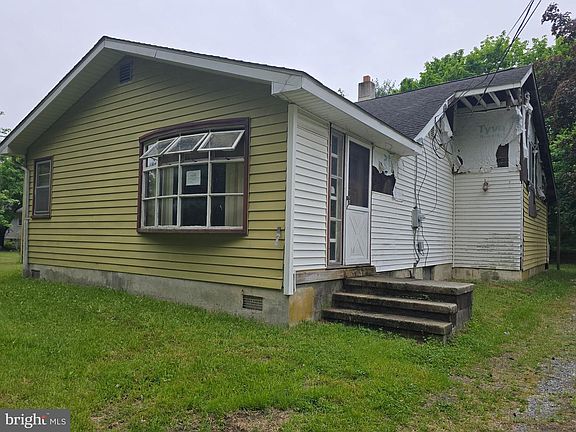 3rd image of 9 Munson Ln