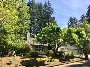 12 Scarborough Dr, Lake Oswego, OR 97034