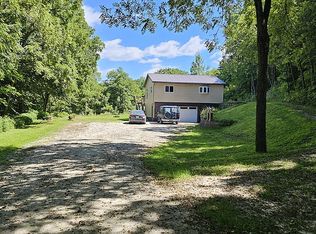 1077 Mauss Dr, New Albin, IA 52160
