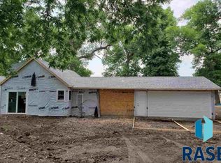 201 S Central Ave, Hills, MN 56138