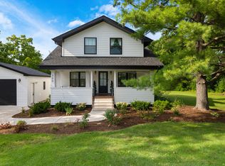 300 Geneva Rd, Glen Ellyn, IL 60137