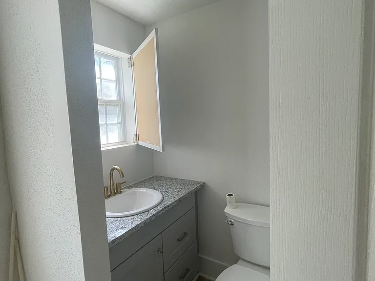 638 W Main St — Photo 7
