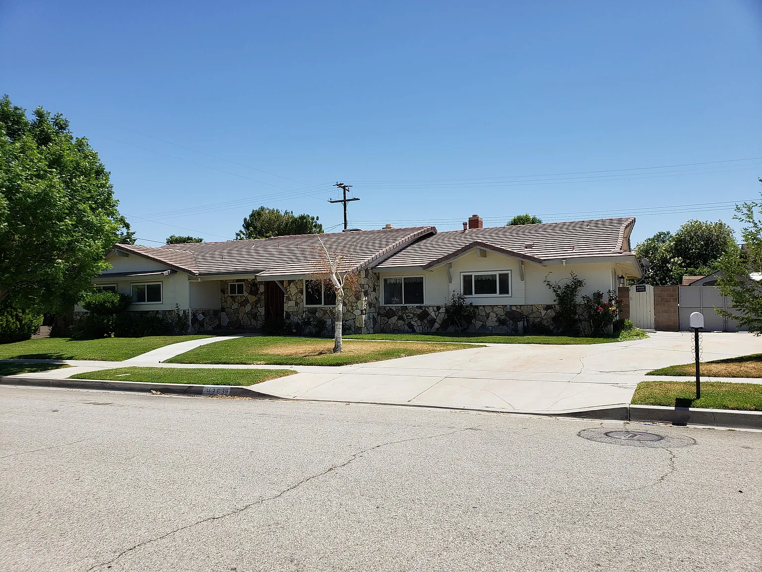 43634 22nd St W photo 1