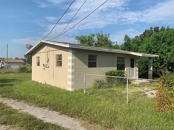 3rd image of 1011 Avenue G Ave