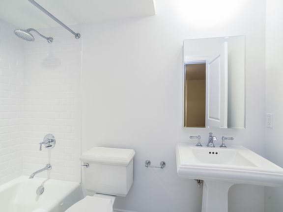 032-Bathroom-2861395-large_10172017