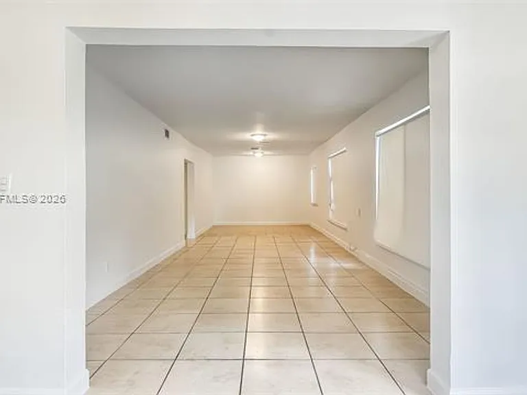 117 E 10th St #117 — Photo 30
