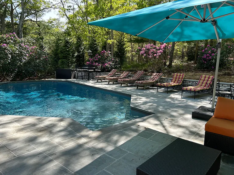 40 Bonac Wood Ln — Photo 2