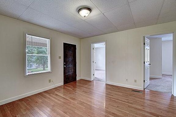 5th image of 905 E Chilhowie Ave