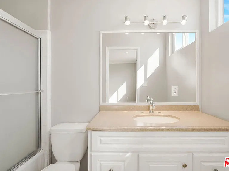 248 S Doheny Dr #6 — Photo 11