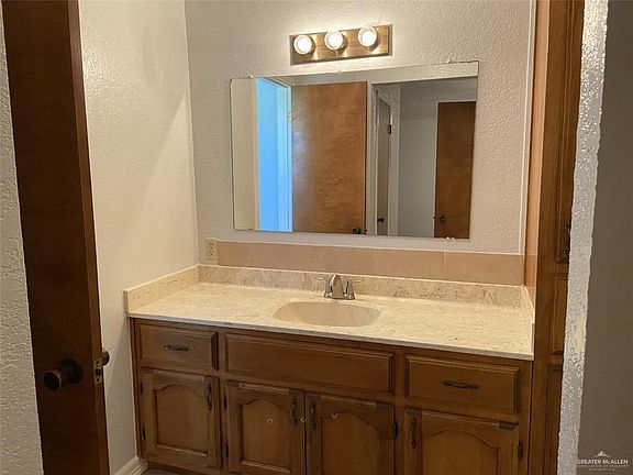 5th image of 1802 Tillie Ln
