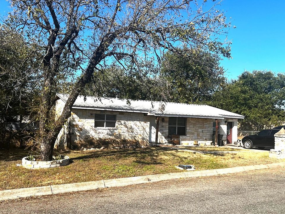 1st image of 32 Hillcrest Dr