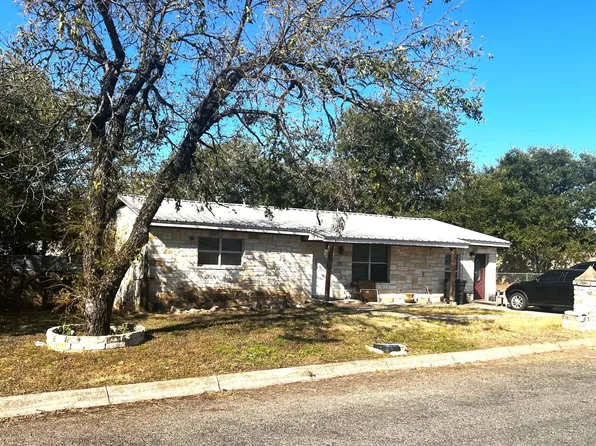 32 Hillcrest Dr, Lampasas, TX 76550