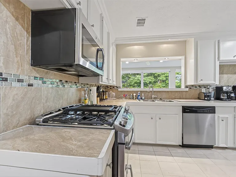 11230 Huggins Dr — Photo 10