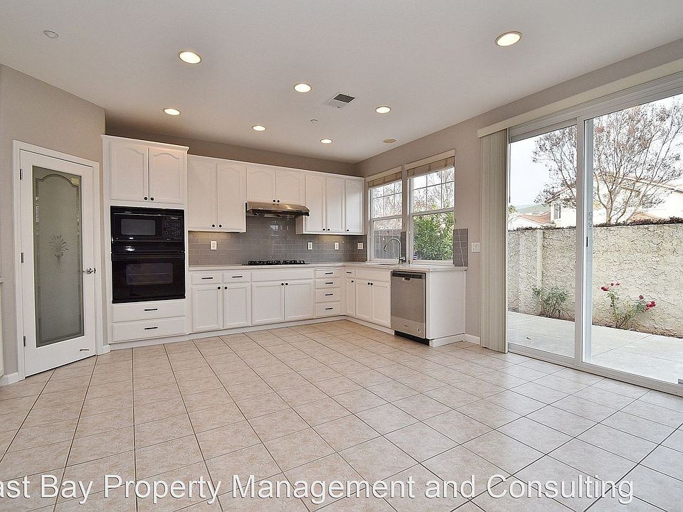 1st image of 34187 Valle Dr