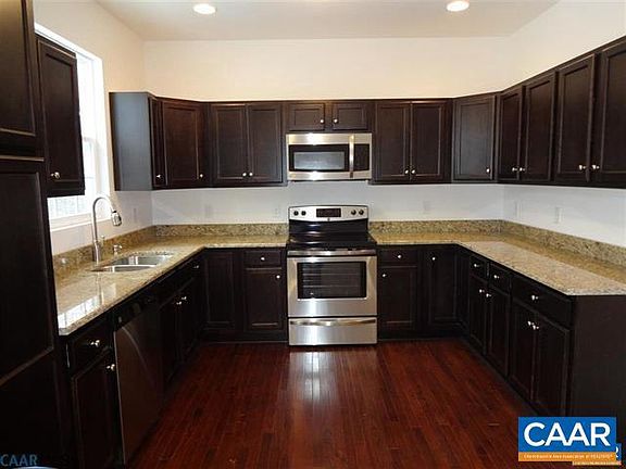 4th image of 279 E DAFFODIL RD
