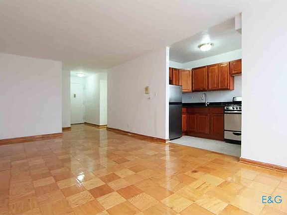 5th image of 18311 Hillside Ave APT 7H