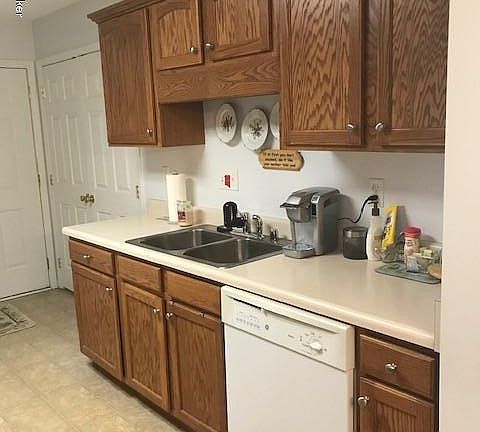 4th image of 141 Woodpointe Ct