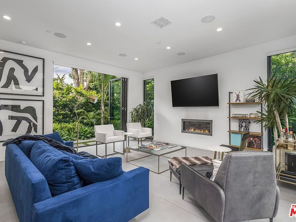 1st image of 370 1/2 N San Vicente Blvd
