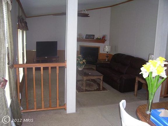 4th image of 51 Lewis Dr