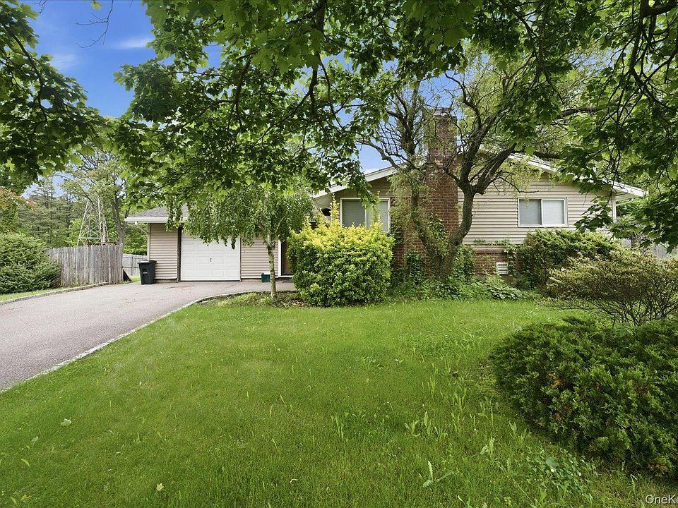 1st image of 1020 Commack Road