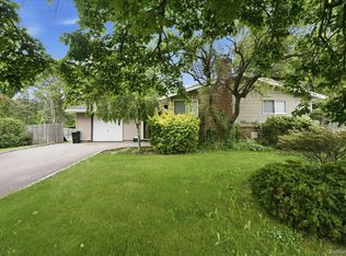 1020 Commack Rd, Dix Hills, NY 11746