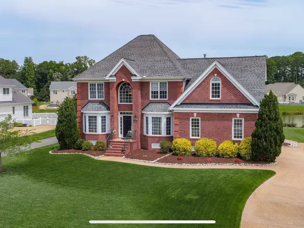 18 Trotters Bridge Dr, Poquoson, VA 23662