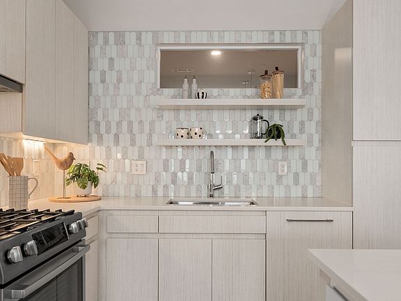 4th image of 45 W 3rd St Unit 514