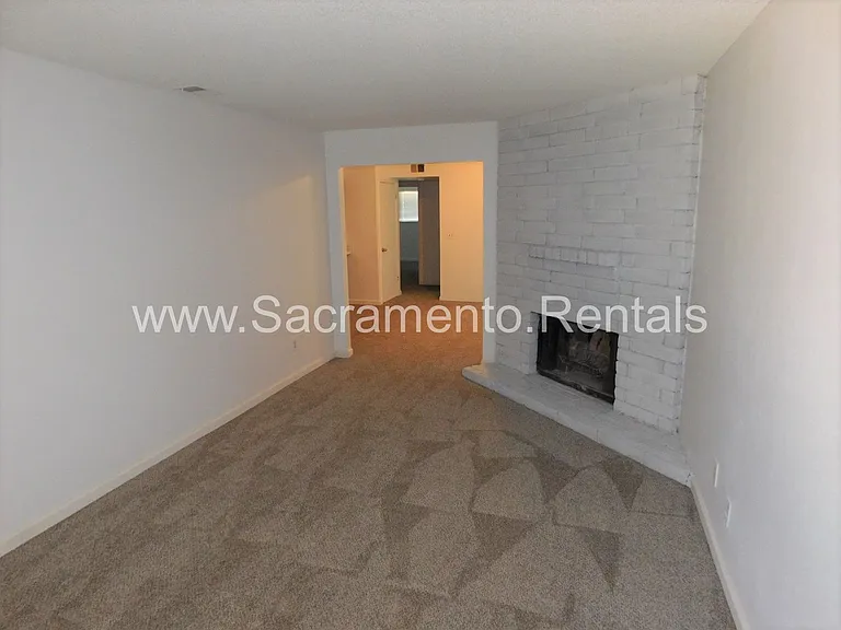 5840 Shelldrake Ct — Photo 2