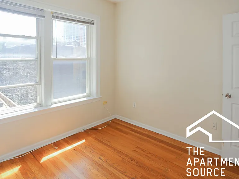 3910 N Pine Grove Ave #2 — Photo 5