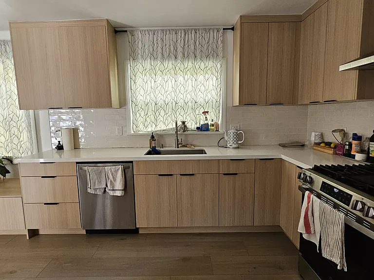 810 N Curson Ave — Photo 4