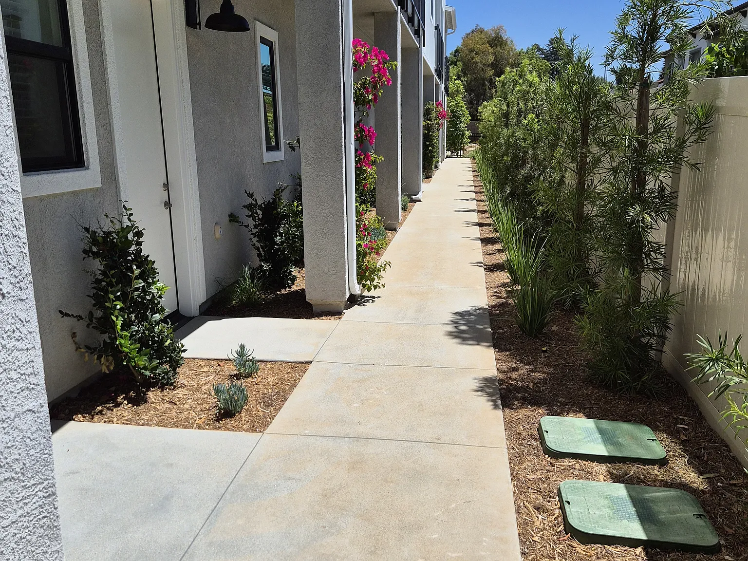 3 bed, 1435 sqft, $3,950 — Photo 3