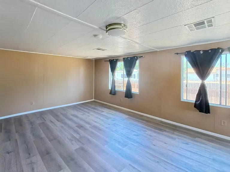 30100 Lakeview Ave — Photo 9