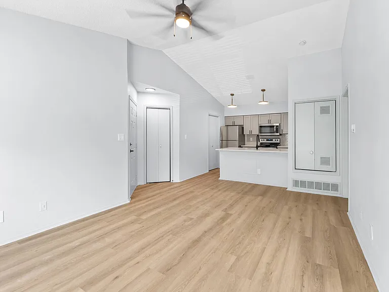 Silverwood Apartments — Photo 25