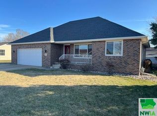1109 Hawthorn St, Vermillion, SD 57069