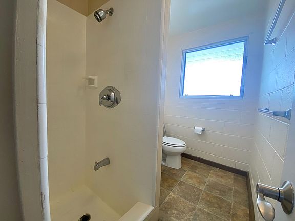 4th image of 2514 S Beretania St #A06