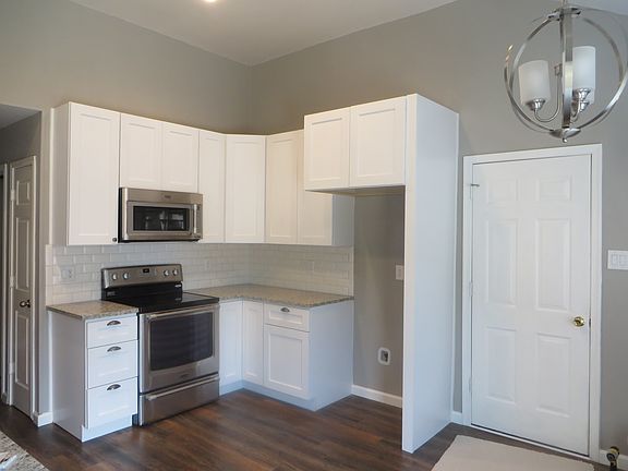 3rd image of 965 Little Den Dr